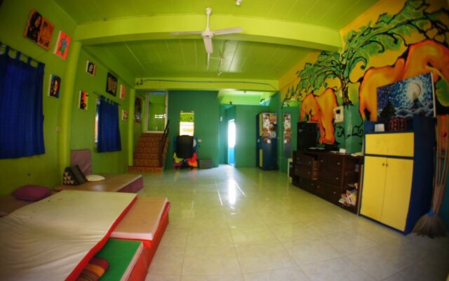 Dancing Elephant N 1 Party Hostel