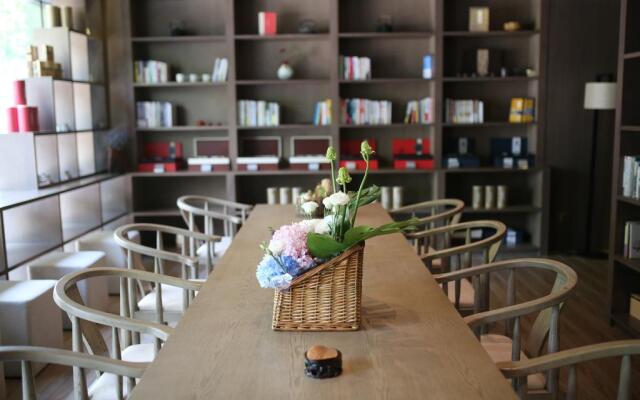 AII Life Serviced Residence