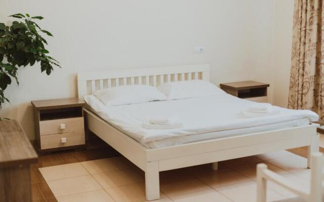 Hotel-Restaurant Complex Trio