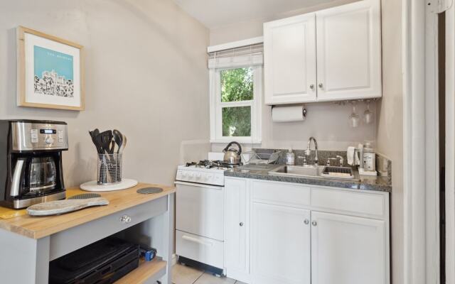 Hollywood Gem 1 Bedroom Apts by RedAwning