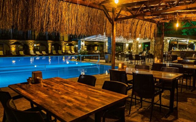 Alados Otel