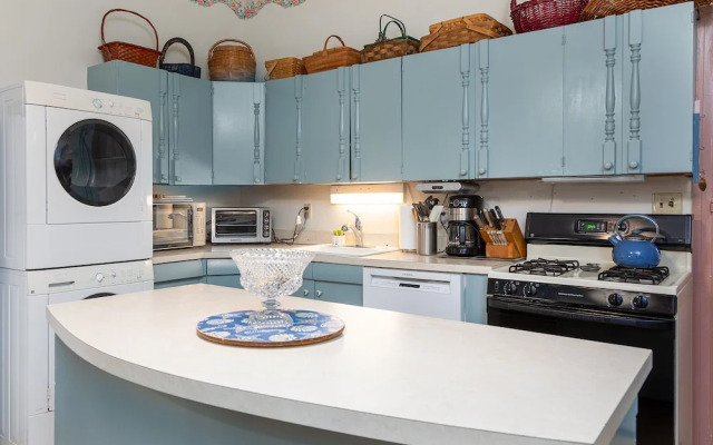 Antoinette's Apartments & Suites