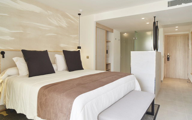 Invisa Hotel Club Cala Blanca