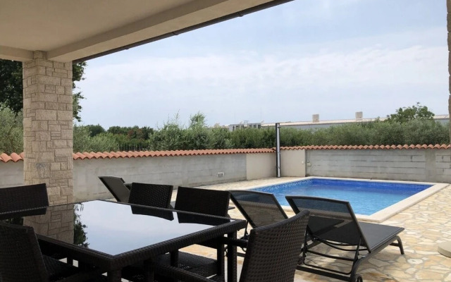 Ljubav - With Pool - H