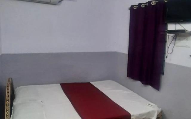 SPOT ON 87876 Gajadhar Rest House