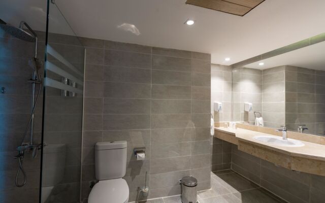 Seven Seas Jolie Bay