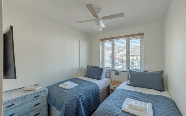 Luxury 2 Bed Room Lake View Apt Bowness Parking