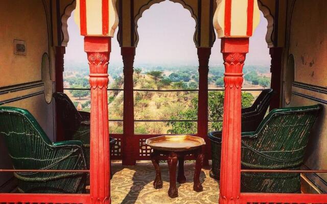 Hotel Fort Madhogarh