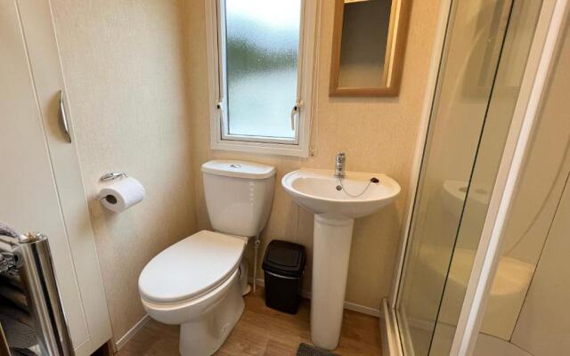 Luxury 2 Bedroom Caravan LG13, Shanklin, Isle of Wight