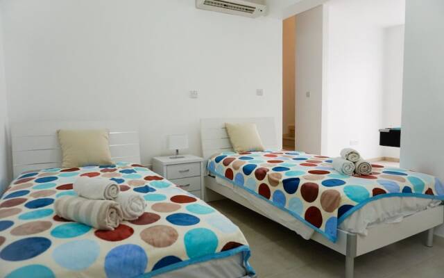 Laguna Sunrise by Ezoria Holiday Rentals