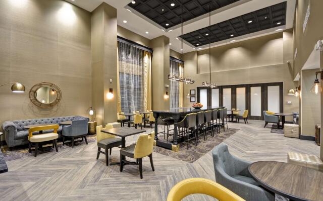 Hampton Inn & Suites Detroit/Warren