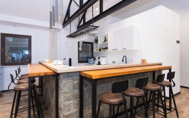 Nanjing Yuequnqing·Thai style Tangquan Holiday Homestay