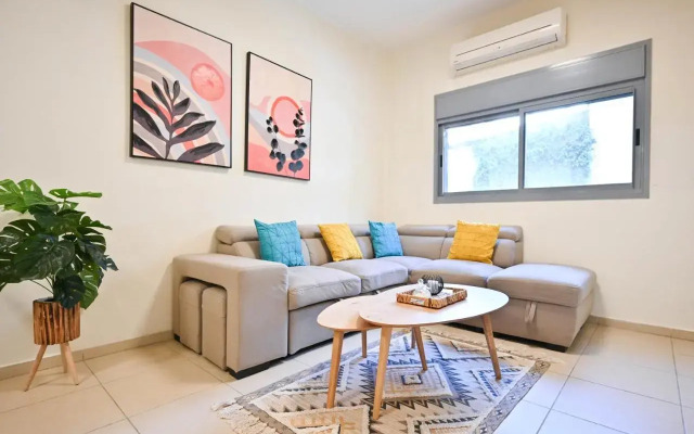 Simple 1BR in the city center by HolyGuest