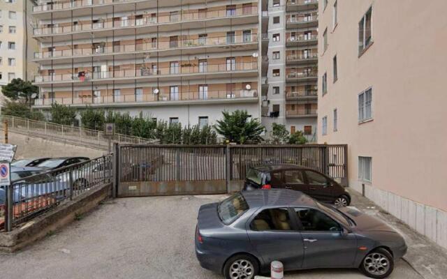 ESSENTIAL HOUSE in Centro Città con Parcheggio Privato e WIFI