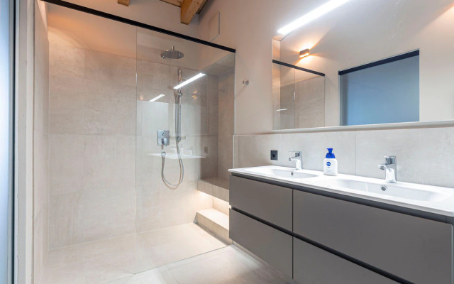 Luxury Penthouse, ski Lift Within Walking Distance