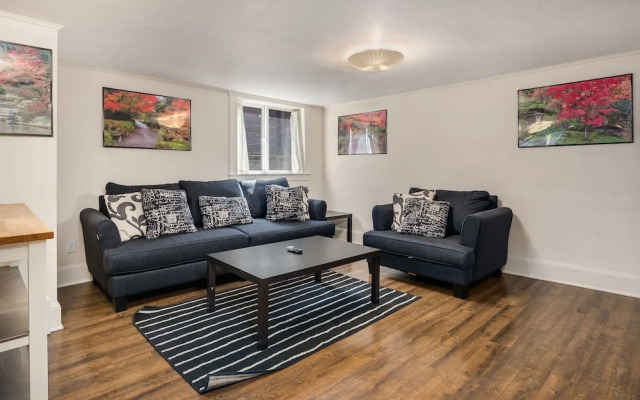 Seattle Vacation Home: Montlake 7 Bedroom