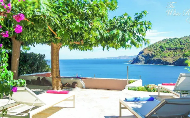 White Rock Villa With Breathtaking Views and Pool