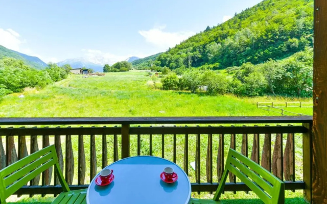 Apartment With one Bedroom in La Perriere, With Wonderful Mountain View, Furnished Garden and Wifi - 5 km From the Slopes