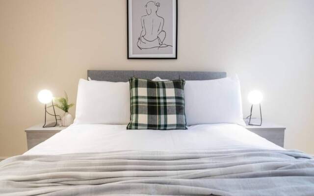 Luxe One Bed W/city View Near Ipswich Waterfront