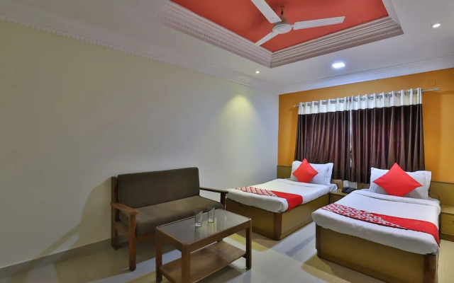 OYO 27897 Hotel The Grand Bansi