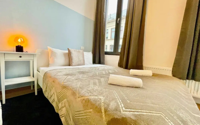 Luxury 2BR 2BA Near Fashion District by Oneluxstay