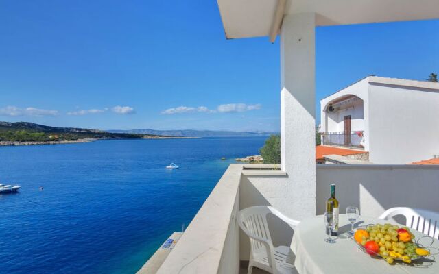 Apartment Cico Hvar/Pokrivenik 7177