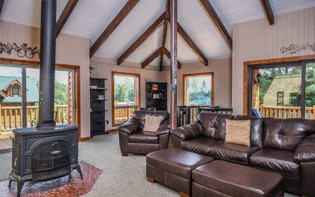 Log Hut 3 Bedroom House