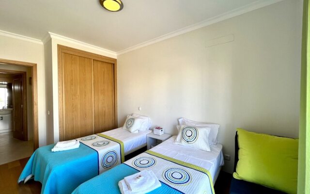 Armação Pêra Typical by Homing