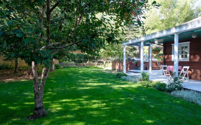 Secret Garden Bed & Breakfast