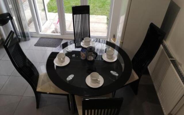 Nightingale Gardens - 4 Bed Detached House - Manchester