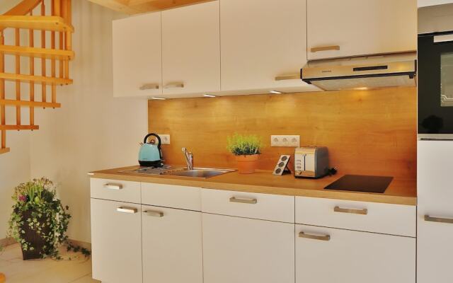 Sunlit Apartment near Forest in Itter