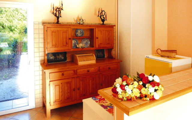 Semi-detached House on a Vineyard, Talais