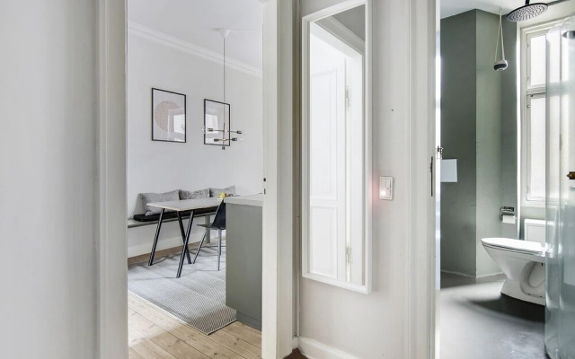 Sanders Promenade - Chic 2-bdr Apt w Water View