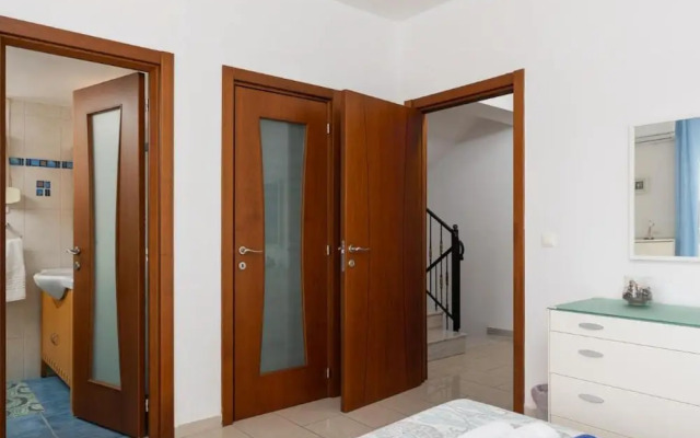 Amphitrite Villa in Gennadi