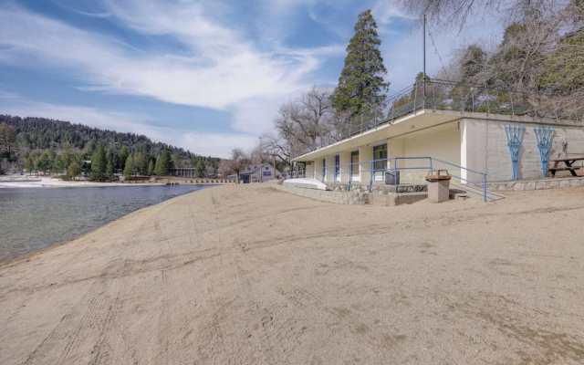 Pet-friendly California Abode w/ Fenced-in Yard!