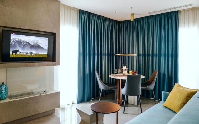 L - Suites
