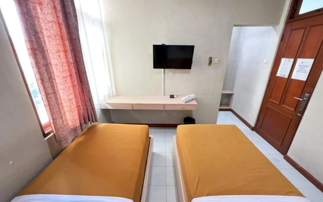 OYO 3819 Hotel Winotosastro