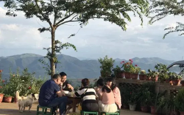 hong tu di  zhang jia da yuan  homestay