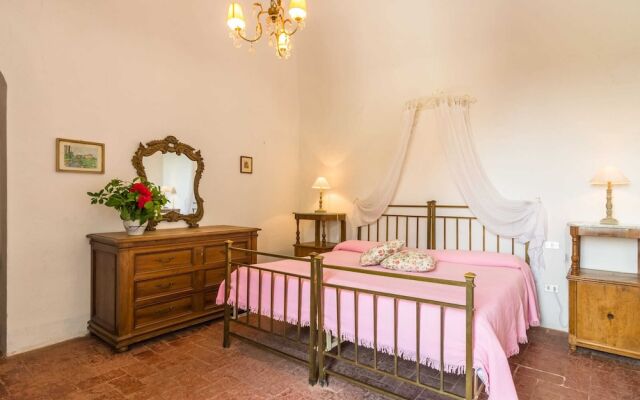 Farmhouse in Bacchereto Near Wine Region