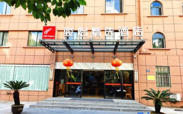 Junyi Collection Hotel (Zhoushan Kaihong Square)