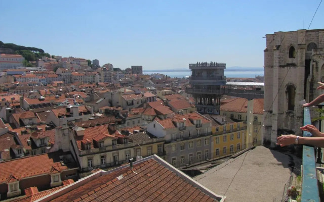 Remodeled Historic Apartment in Bairro Alto