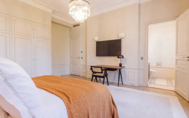 Luxury Mansion With Garden in Heart of Neuilly