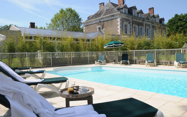 Logis Le Domaine De Valaudran