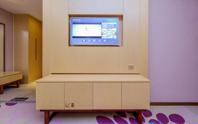 Lavande Hotel (Chengdu Xinjin Rulin Road Metro Station)