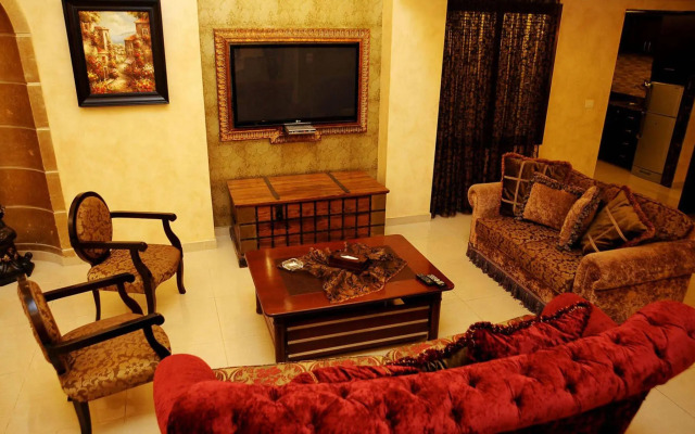 Queen's Suite Hotel