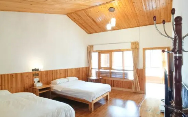 Longmen Nankunshan Taoyuan Ecological Holiday House