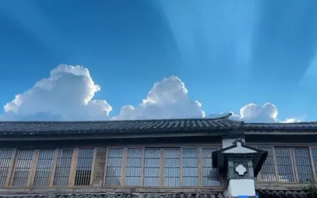 Dali Quiet Silent Designer Courtyard