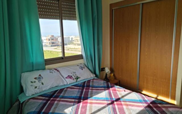 Appartement neuf avec piscine à 300m de la plage!