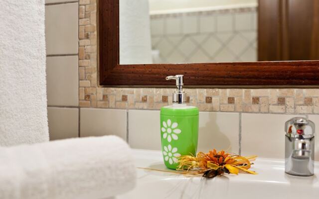 Alluring Holiday Home in Chianni With Swimming Pool