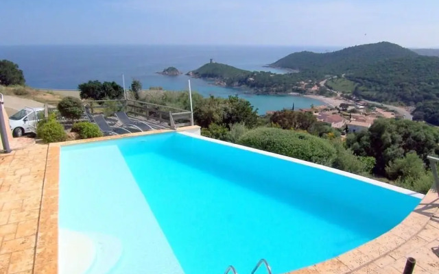Carole F2-pool-sea View-3
